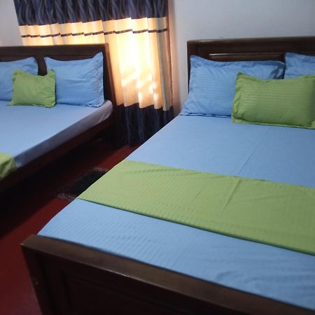 Impress Holiday Home Anuradhapura Værelse billede