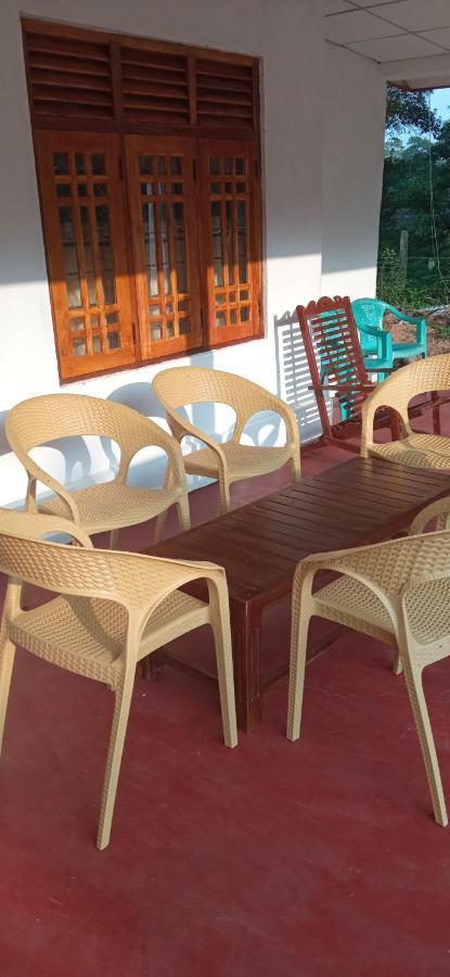Impress Holiday Home Anuradhapura Eksteriør billede