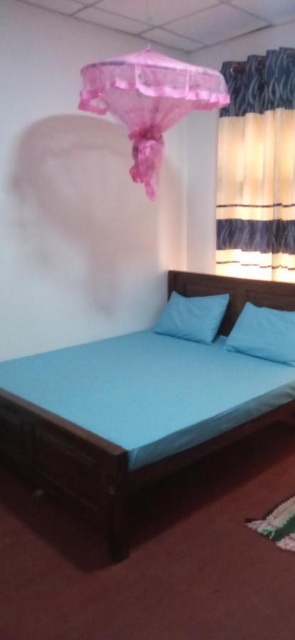Impress Holiday Home Anuradhapura Eksteriør billede