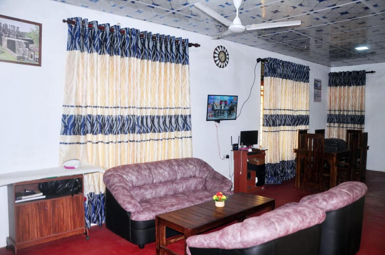 Impress Holiday Home Anuradhapura Eksteriør billede