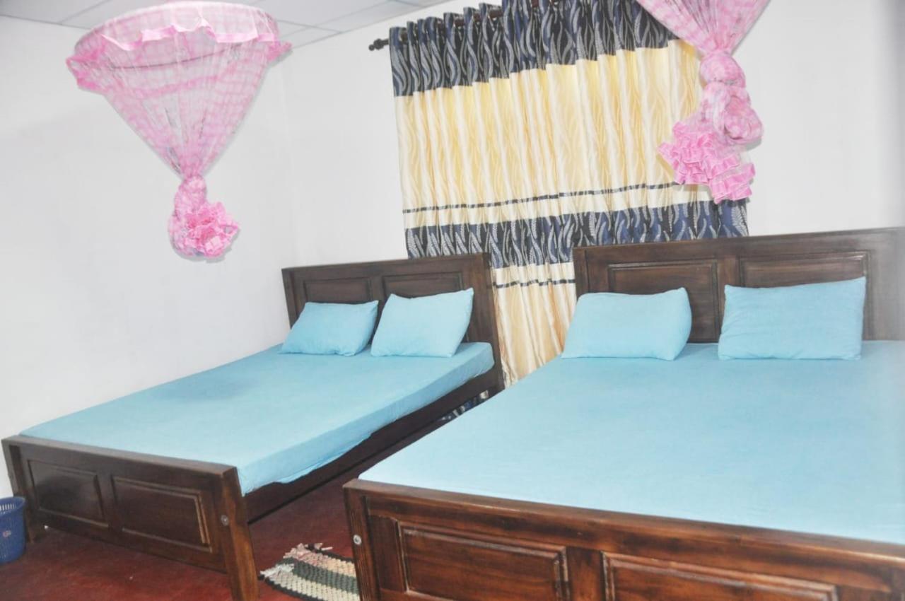 Impress Holiday Home Anuradhapura Eksteriør billede